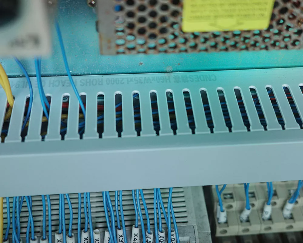 ما هي النماذج والمواصفات الشائعة للقناة البلاستيكية PVC؟